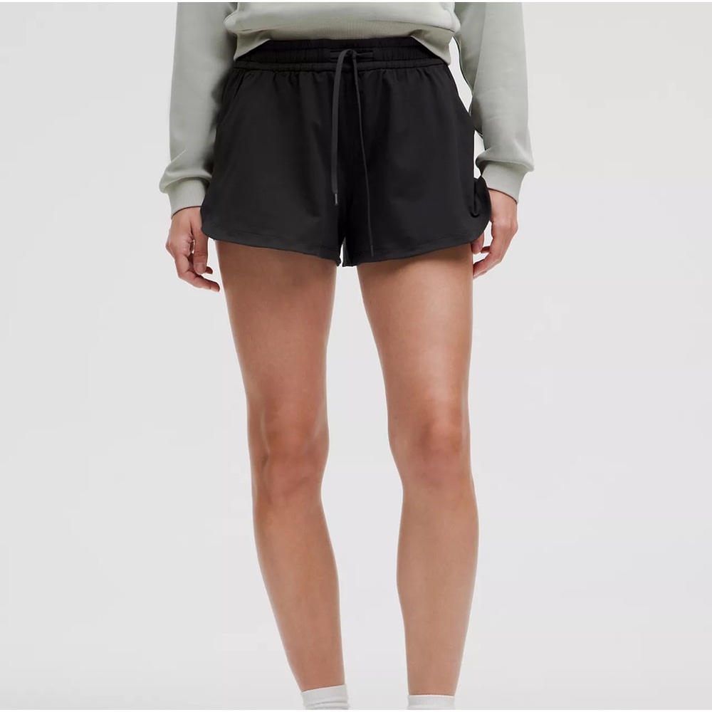 BRAND NEW Lululemon Soft Jersey Mid-Rise Curved-Hem Short 3"